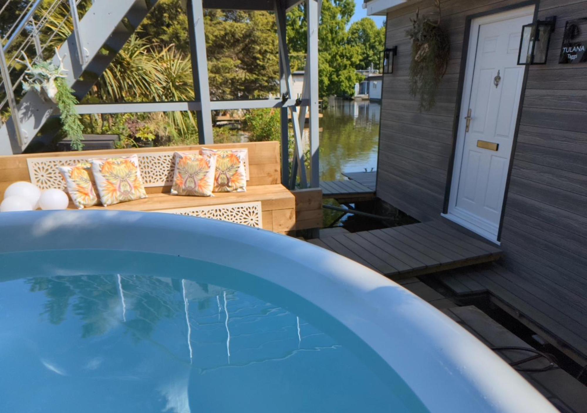 Tulana Taggs - Floating Home On Idyllic Island Hampton Hill Екстер'єр фото